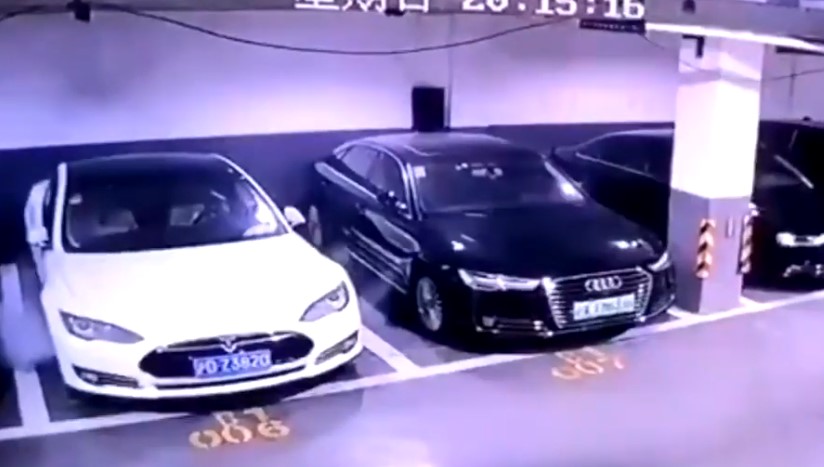 Vetura elektrike shpërthen në flakë, rrezikohet besueshmëria në Tesla