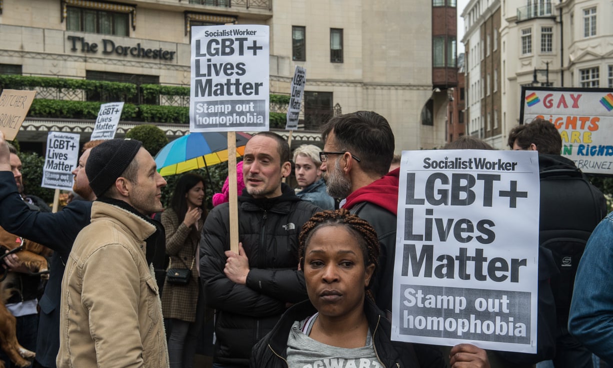 Sulltanati i Bruneit mbron dënimin me vdekje për homoseksualët