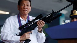 Duterte paralajmëron kanadezët: Luftë nëse nuk i hiqni mbeturinat