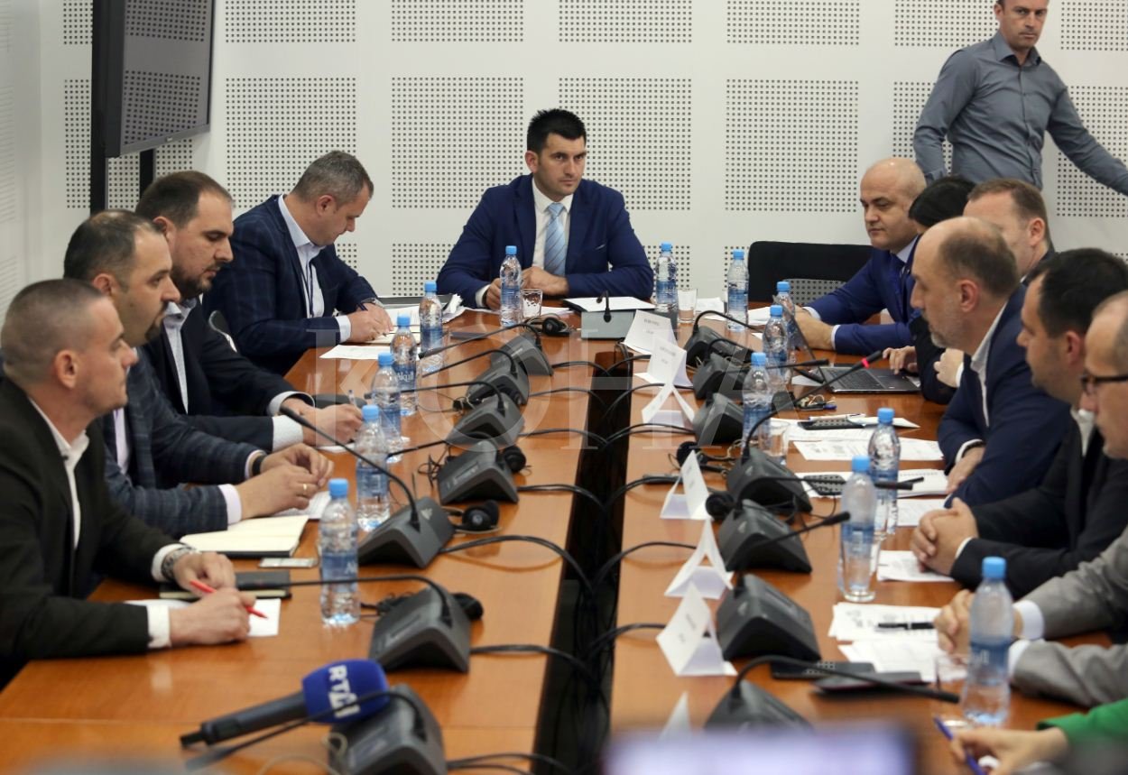 Istrefi: Telekomi në gjendje të rëndë, çdo moment shërbimet e tij rrezikojnë të ndërpriten