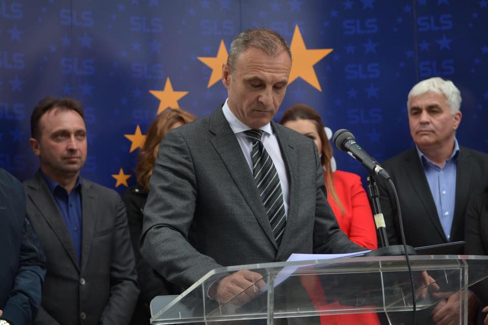 Në foto, Sergjan Jovanoviq (majtas) dhe Sllobodan Petroviq (në mes) / Facebook