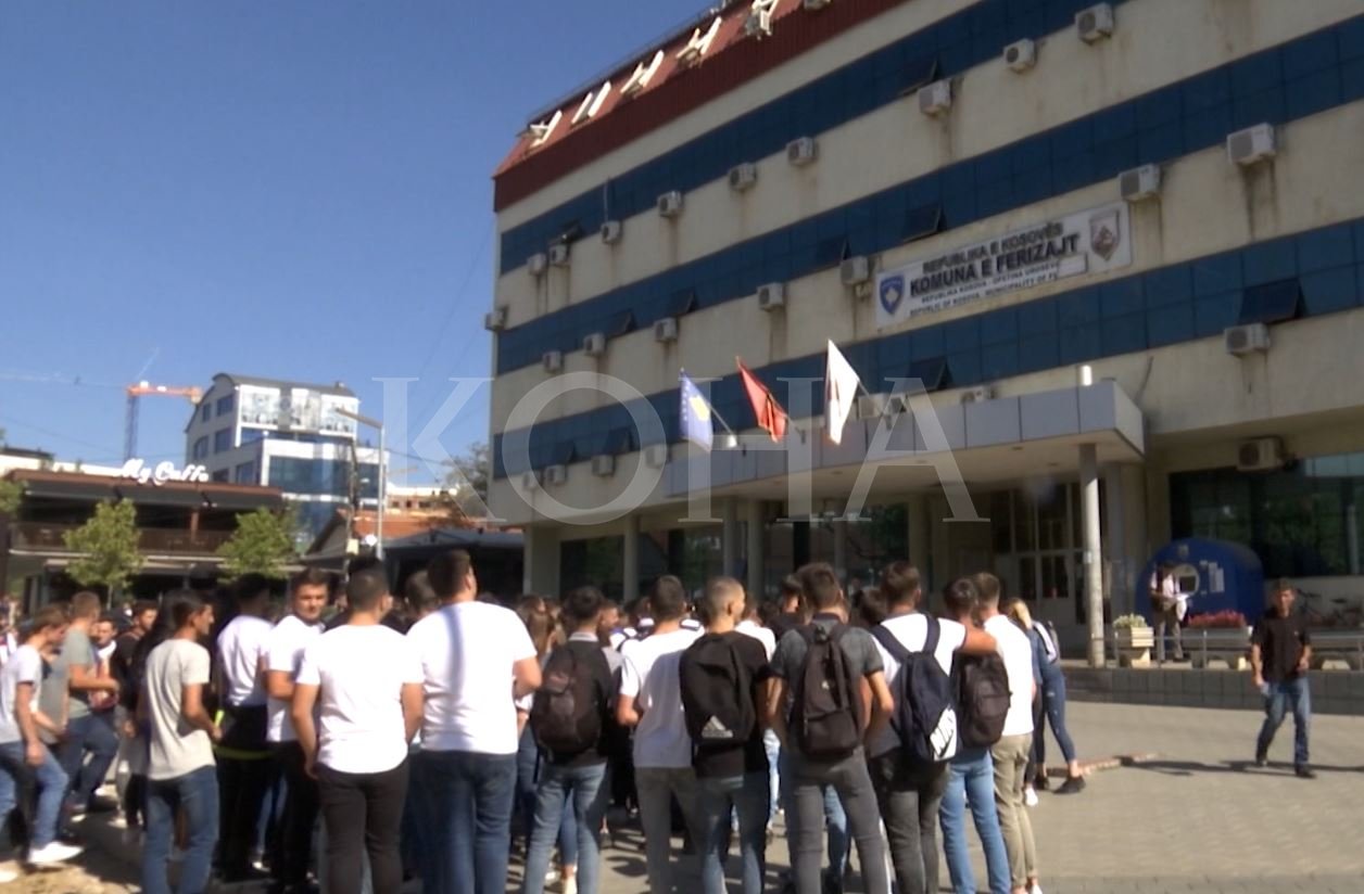 Maturantët e Ferizajt ndjehen të diskriminuar, s’po u organizohet ekskursion në Shqipëri