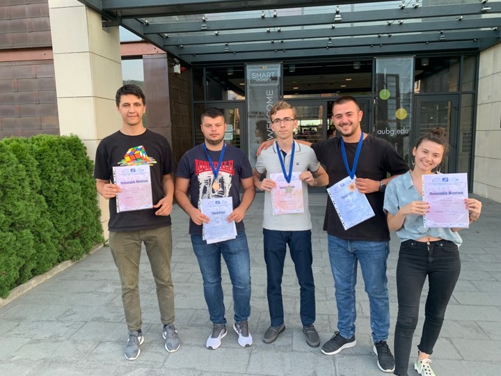 Studentët e Kosovës fitojnë tri medalje në garën e matematikës në Bullgari