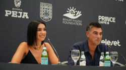 Dua Lipa thotë se “Sunny Hill” po mbahet për të rinjtë e talentet në Kosovë