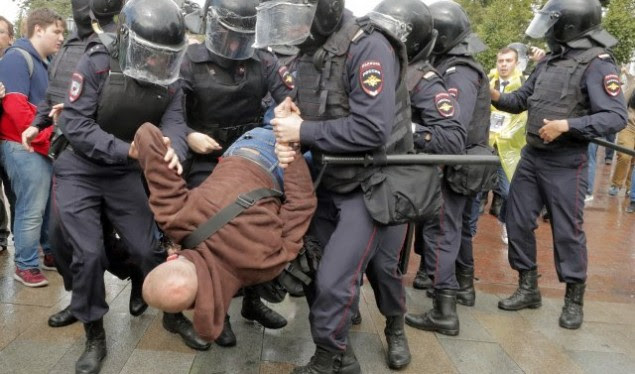 Gjermania i bën thirrje Rusisë të lirojë protestuesit paqësor