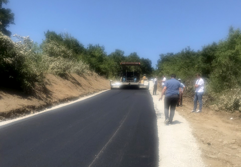 Asfaltohet rruga që lidhë dy lagjet e fshatit Vërmicë në Malishevë