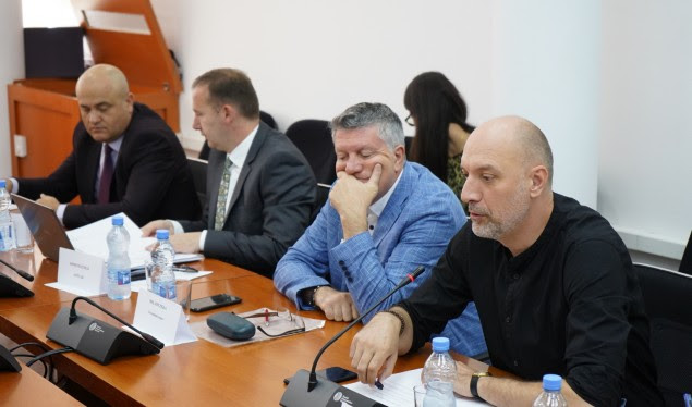 Vendimi për të shpërndarë Kuvendin mbledh sërish Komisionin për Telekom