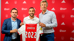 Ziyech mbetet tek Ajaxi