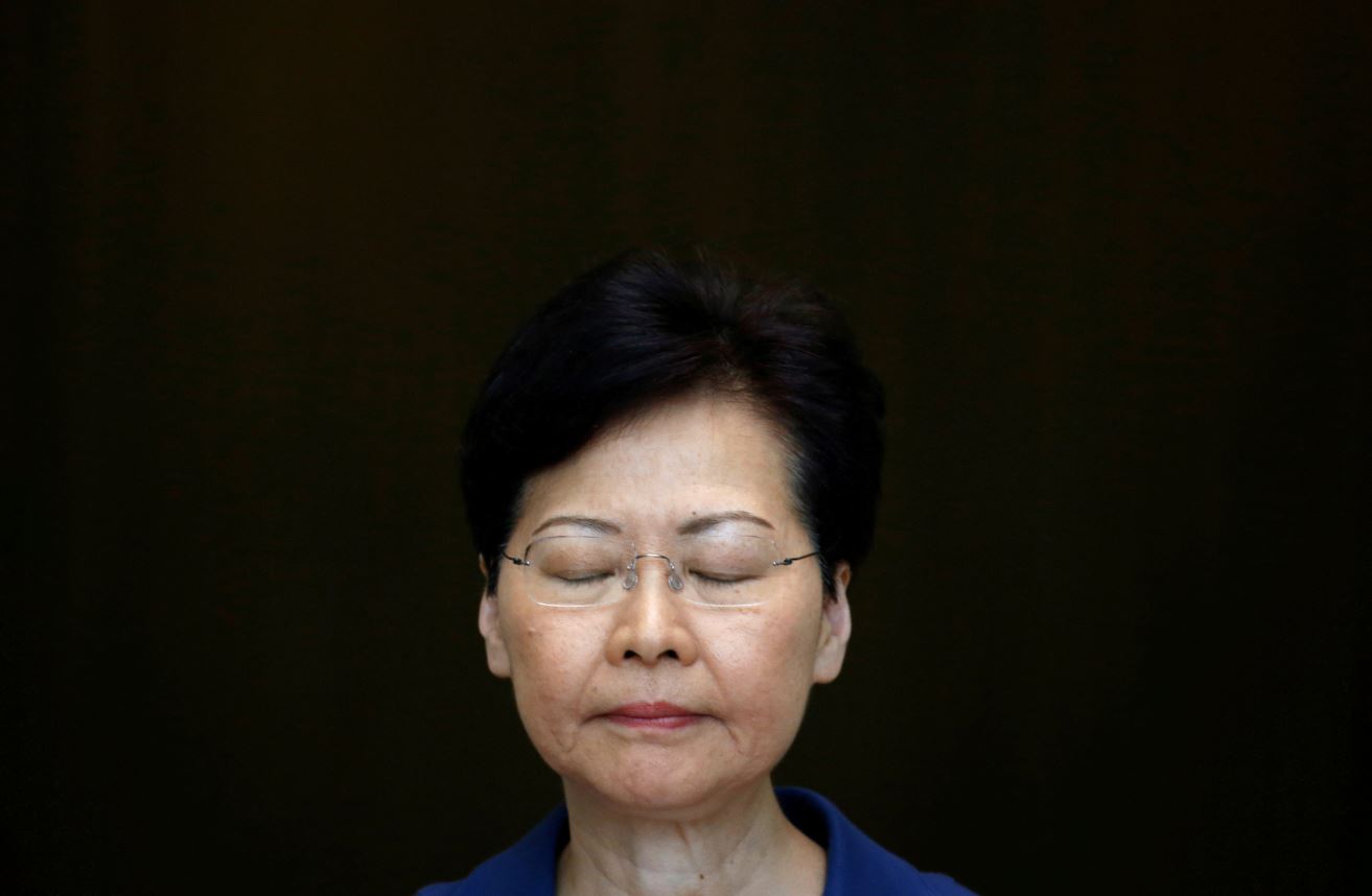 Liderja e Hong Kongut protestuesve: Mos e shtyni qytetin drejt “humnerës”