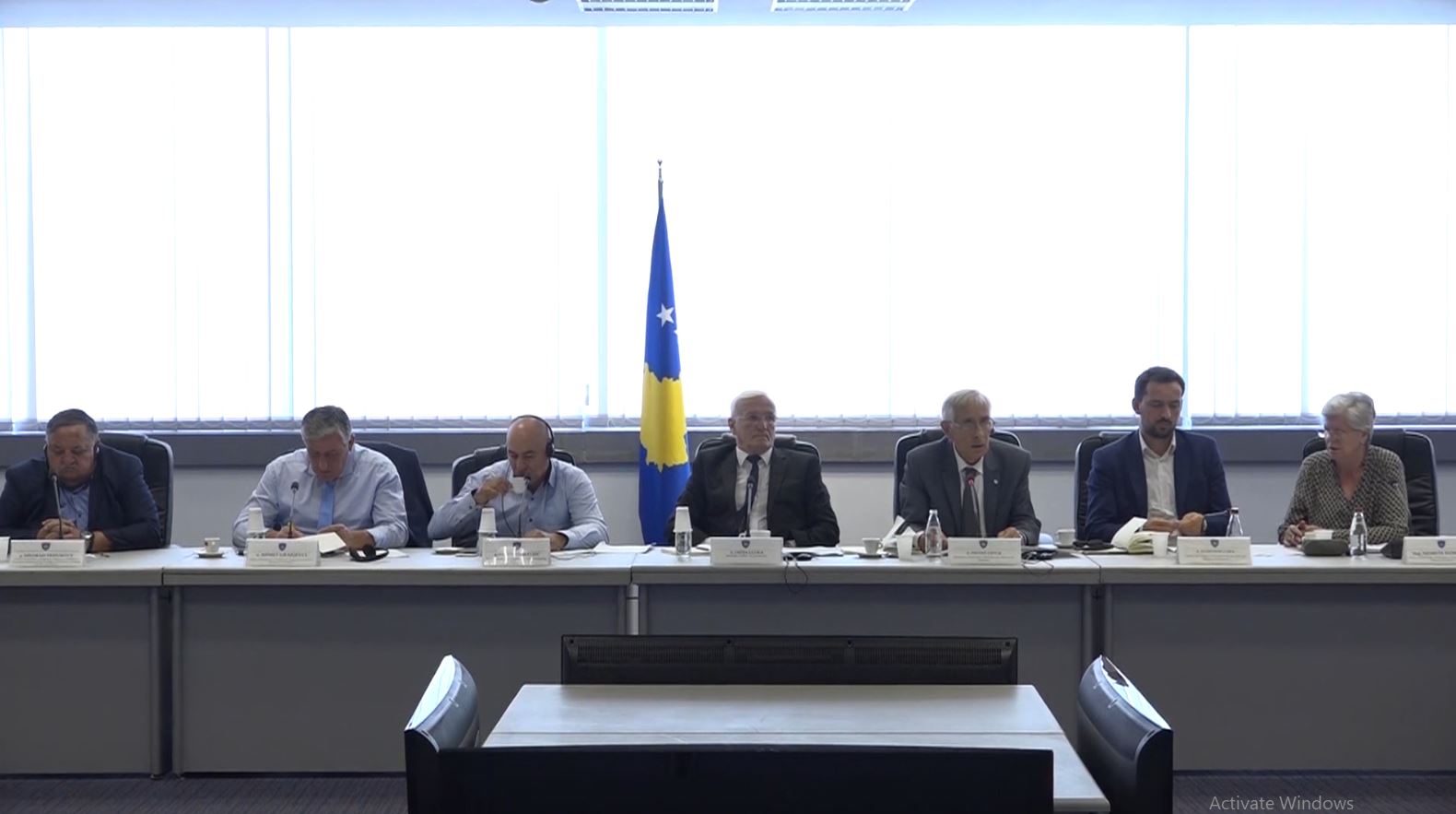 Familjarët e të pagjeturve duan ligjin për pensione dhe varrosjen e 300 mbetjeve mortore