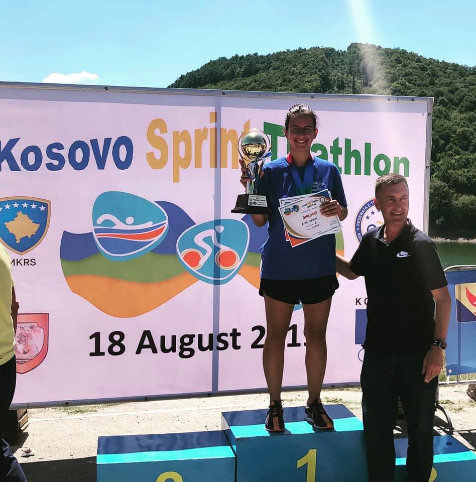 Rita Zeqiri fiton kampionatin e parë të Kosovës në Triathlon