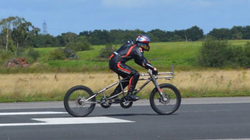 Çiklisti 45 vjeçar kap shpejtësinë 280 km në orë