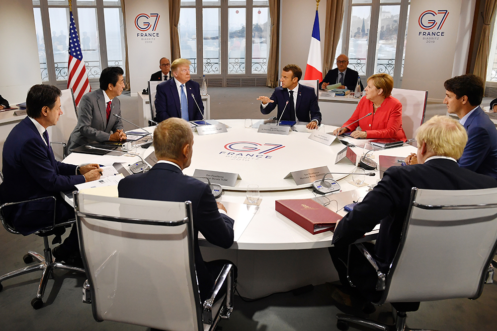 Liderët e G7-s nisin diskutimet, nën trysninë e protestave