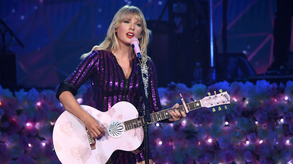 Taylor Swift kryeson top listën e “Forbes” për fitime muzikore