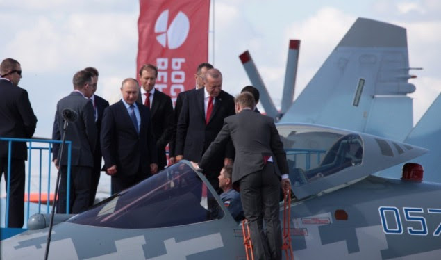 Rusia dhe Turqia negociojnë blerjen e avionëve dhe sistemeve të luftës
