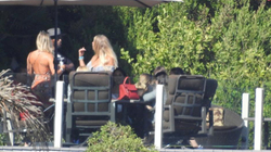 Jamie Foxx brenda një muaji i ndërron tri femra