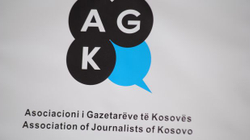 AGK-ja dënon linçimet ndaj gazetarëve Xhemajl Rexha, Jeta Xharra e Fidan Jupolli