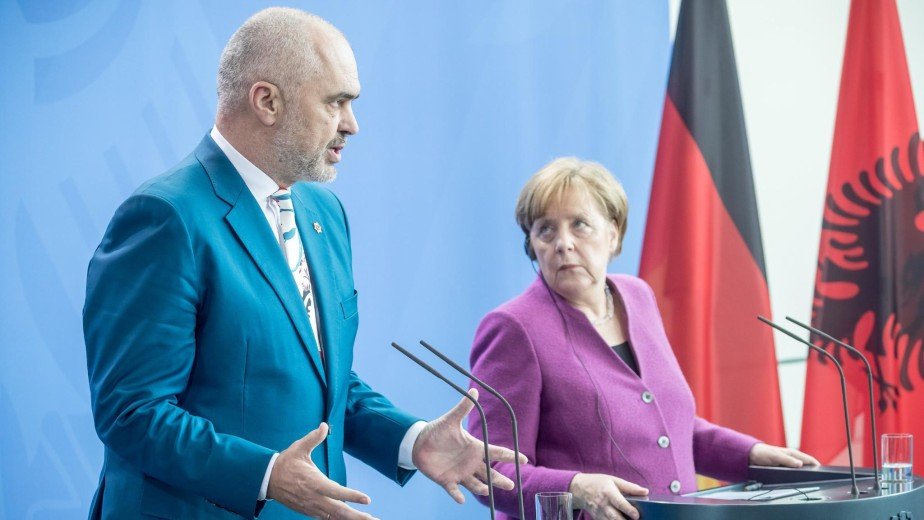 Merkel letër Ramës: Gjermania dhe Bashkimi Evropian do t’ju mbështesin në këtë kohë të vështirë