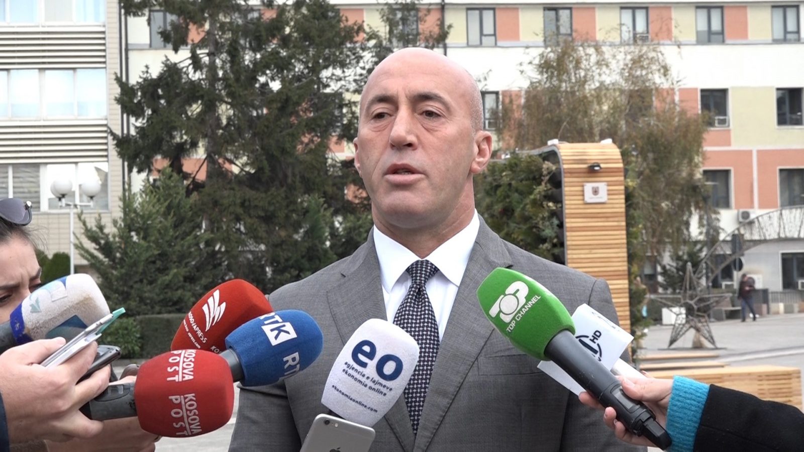 Haradinaj, nga homazhet te shtatorja e Rugovës: Shpresoj liberalizimin e vizave para Krishtlindjeve