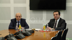 Analistët thonë se ndarja e ministrive nuk e rrezikon arritjen e marrëveshjes VV-LDK