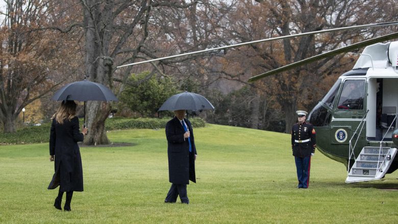 Trump “harron” Melaninë deri sa po ngjitej në helikopter