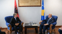 Haradinaj takon përfaqësuesin e Shoqatës së Invalidëve të UÇK-së