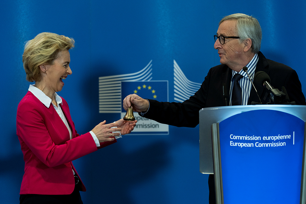 Juncker ia dorëzon postin pasardhëses, Von Der Leyen