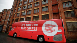 Laburistët në Britani premtojnë autobusë elektrikë në të gjithë vendin
