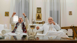 “The Two Popes” me Hopkinsin e Prycen