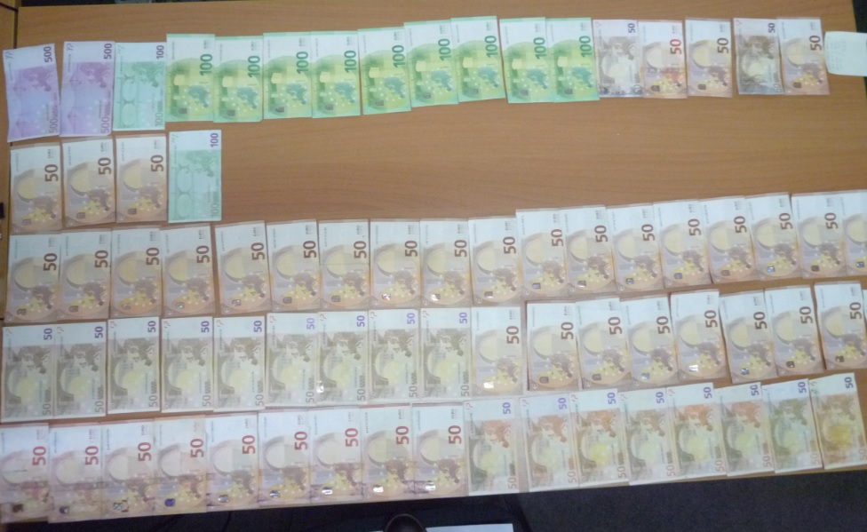Arrestohen dy të dyshuar për falsifikim të parasë dhe konfiskohen bankënota të dyshuara si të falsifikuara