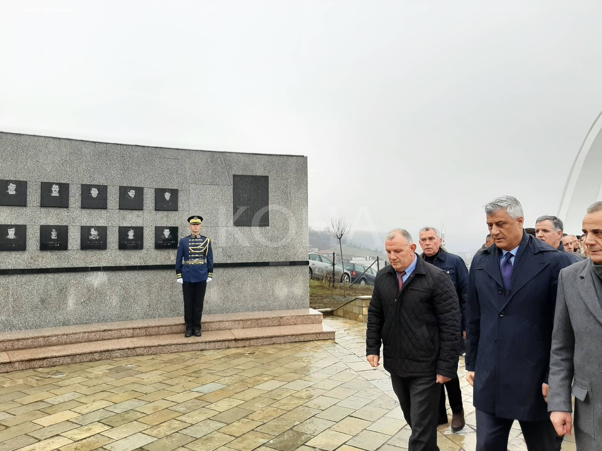 Thaçi bën homazhe në Kompleksin Përkujtimor në Reçak