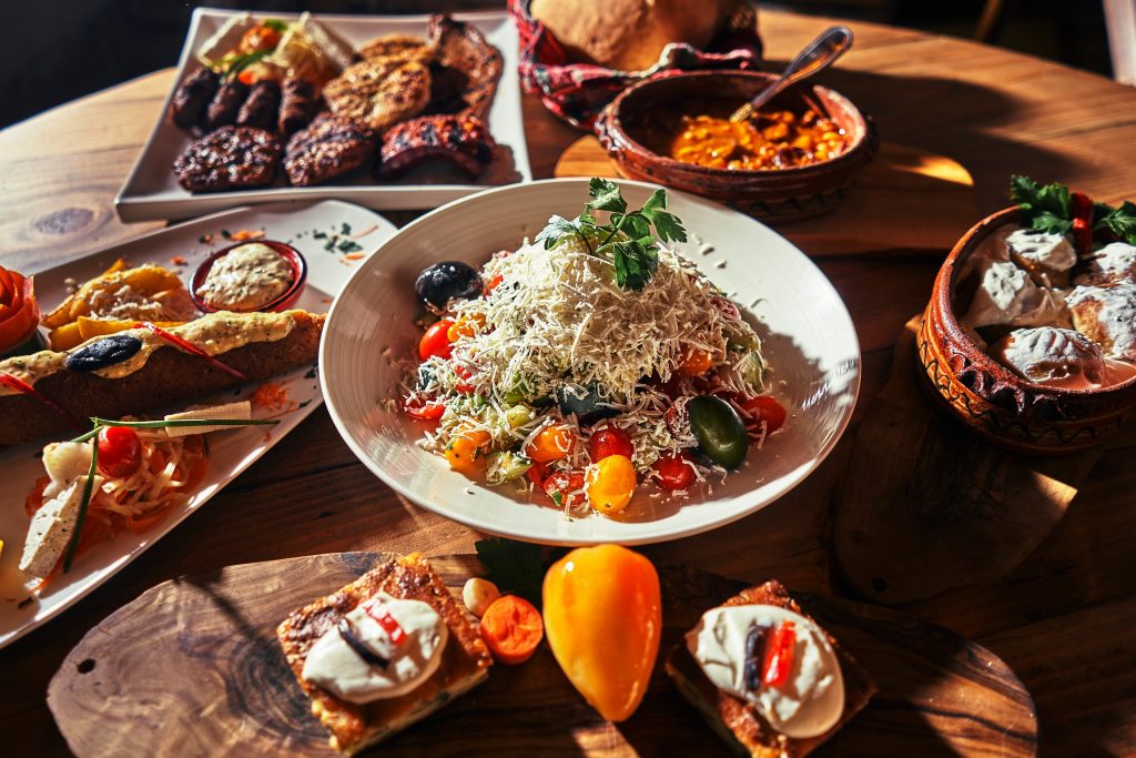 “Çka ka Qëllu” e Ramiz Kukajt renditet mes 10 restoranteve më të mirë në Nju Jork