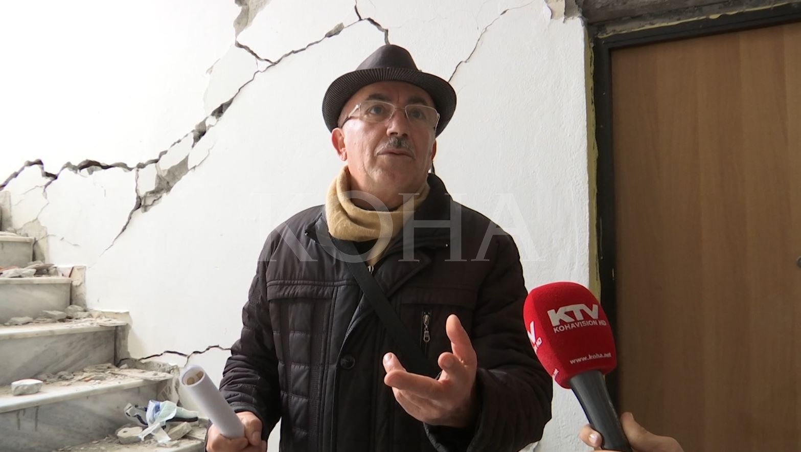 Dy javë pas tërmetit, banorët e Durrësit po vazhdojnë të ballafaqohen me vështirësi