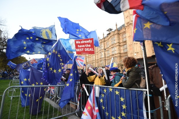 Rifillon dialogu për daljen e Irlandës së Veriut nga ngërçi politik
