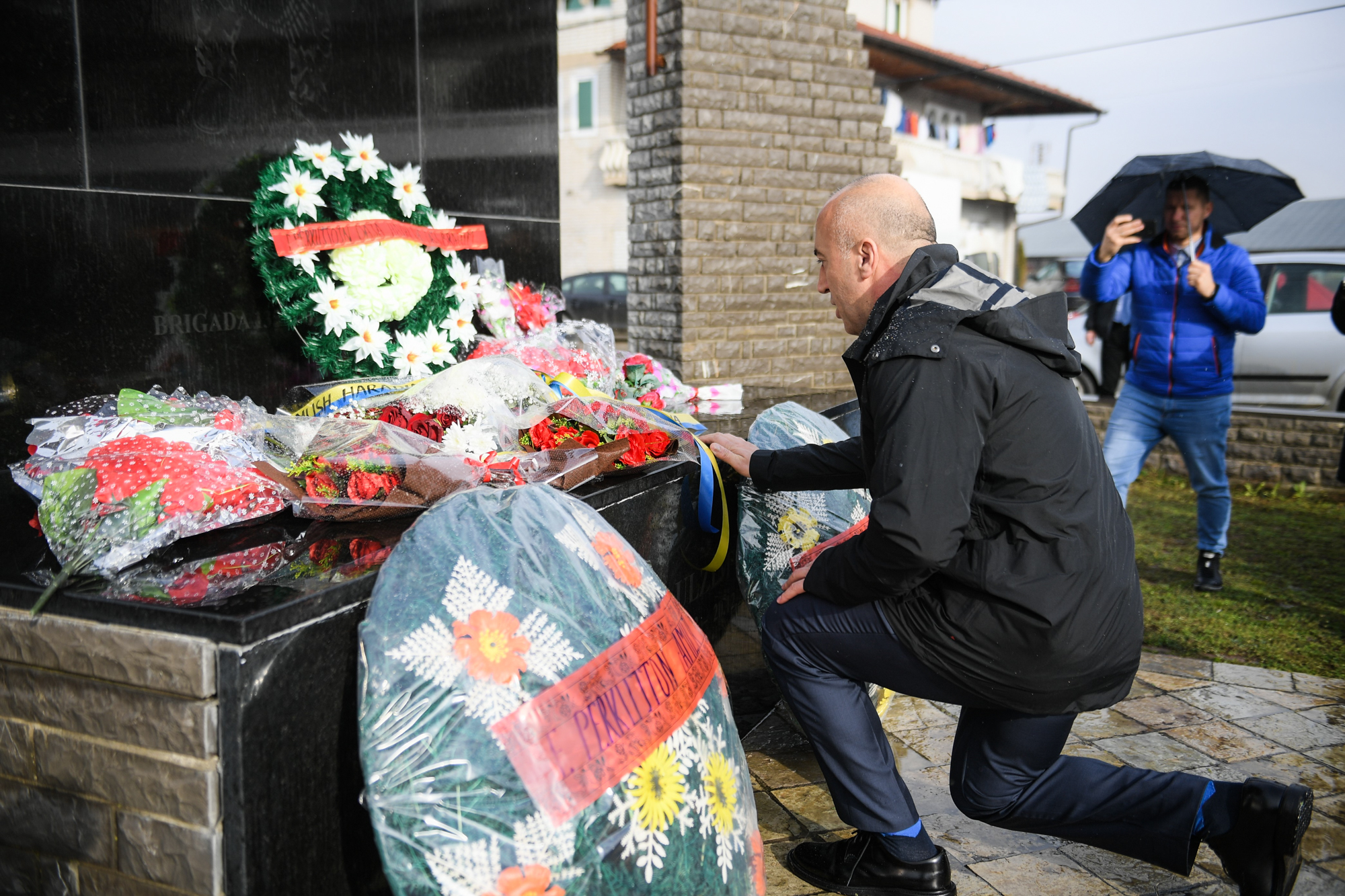 Haradinaj bën homazhe në përvjetorin e vdekjes së Komandantit Lulzim Morina