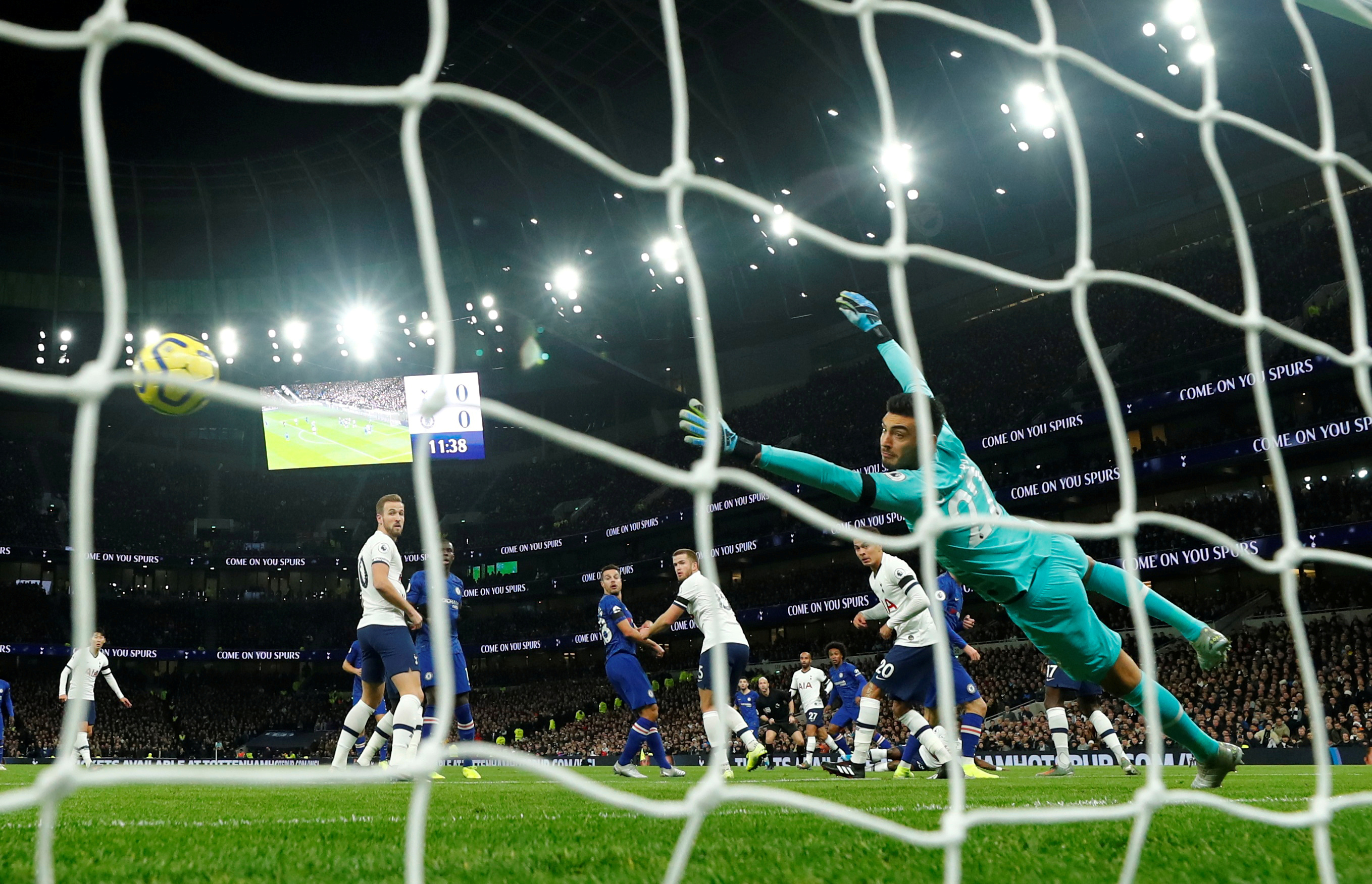 Chelsea mposht në shtëpi Tottenhamin e Mourinhos, sërish shfaqet racizmi