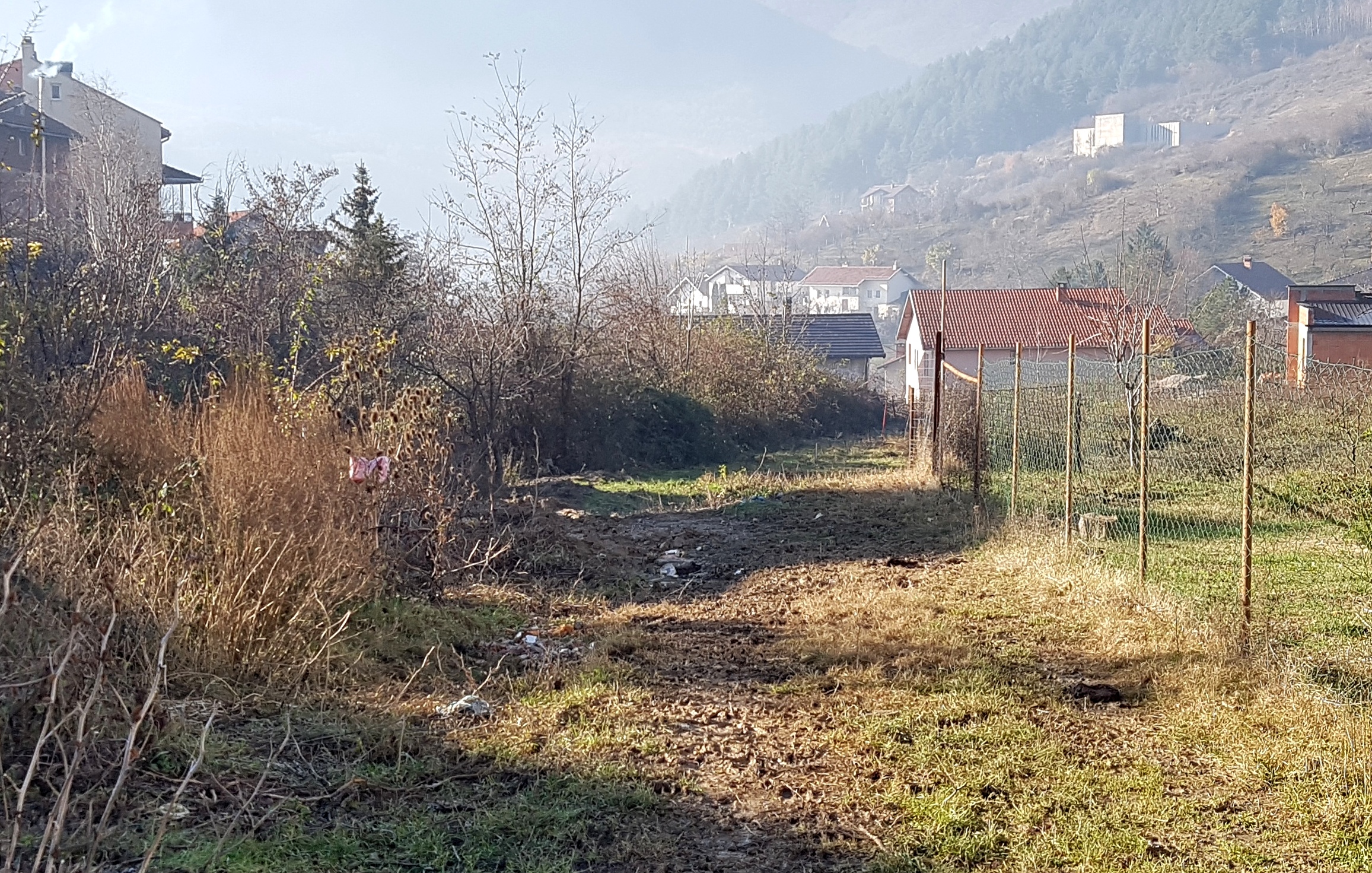 Qytetari dhe Komuna e Pejës prej disa vitesh në kontest për pusetën e kanalizimit