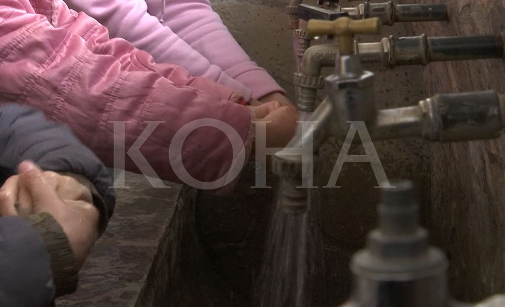 Në 8 prej shkollave të Gjilanit uji është i kontaminuar, kërkohet pastrimi i puseve