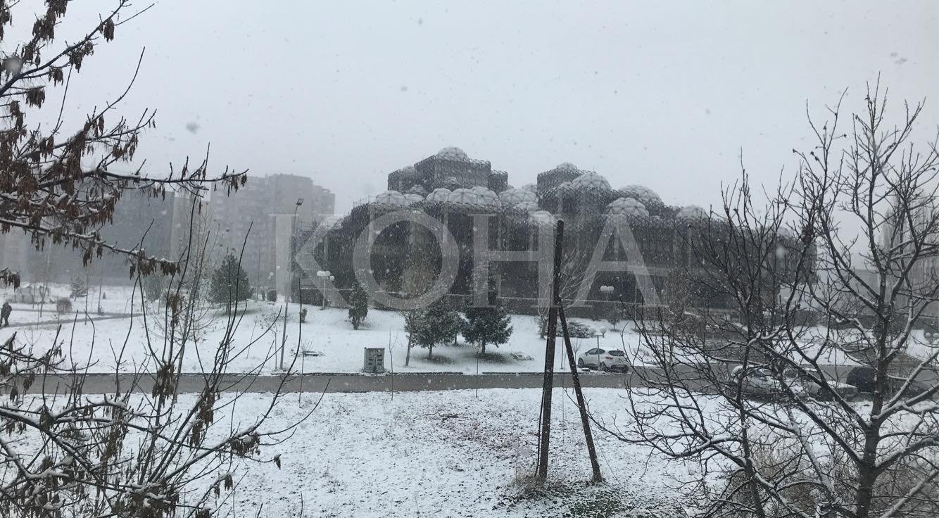 Pas reshjeve të borës, Policia apelon për kujdes në komunikacion