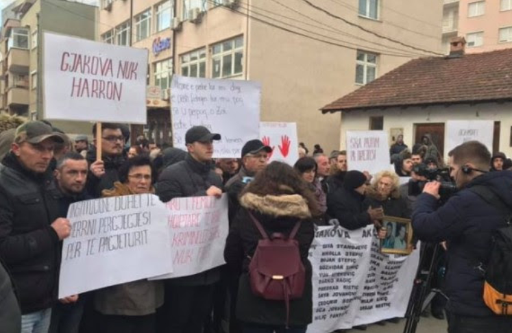 Paralajmërohet protestë në Gjakovë për 6 janar kundër “kriminelëve serbë nën petkun e pelegrinëve”