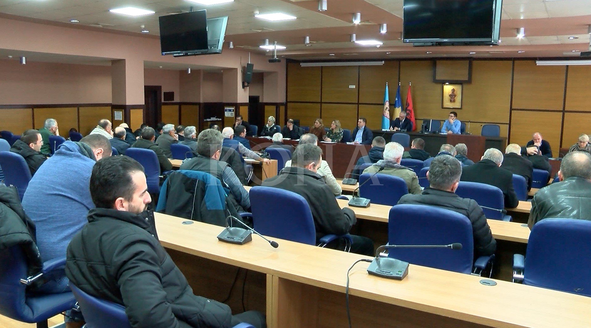Ankesa e frustrim në diskutimin publik me qytetarët që u mbajt pa praninë e Shpend Ahmetit