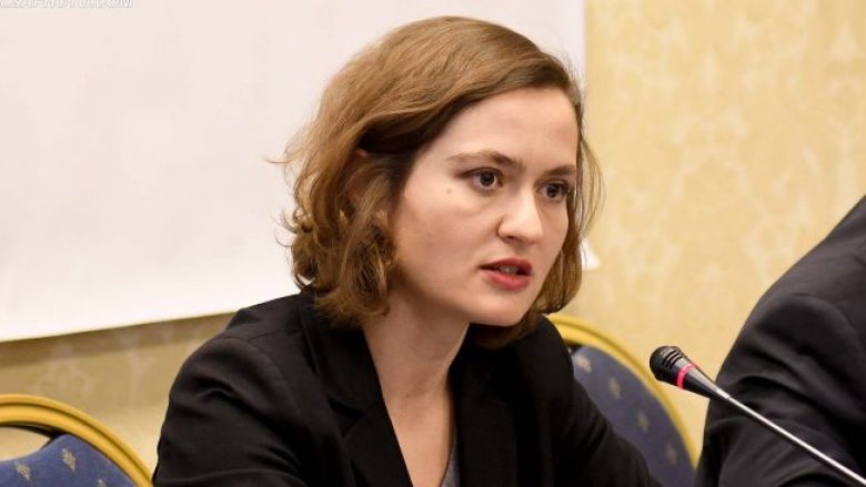 Ministrja Shahini takon pedagogët e USHT-së, paralajmërojnë grevë nëse nuk u plotësohen kërkesat