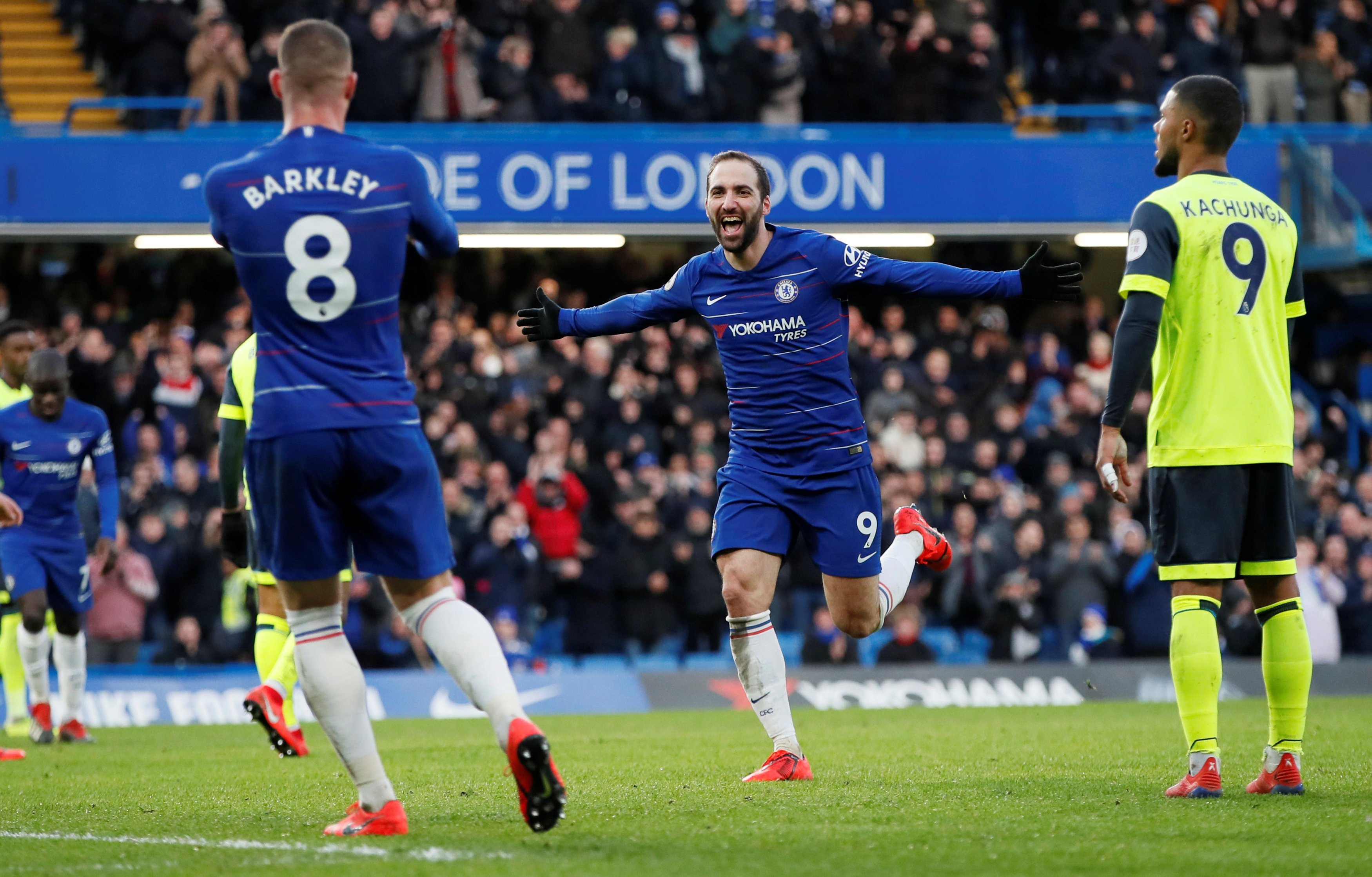 Chelsea spektakolar ndaj Huddersfieldit, shkëlqen Higuain