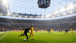 Dortmundi e Frankfurti ndajnë pikët