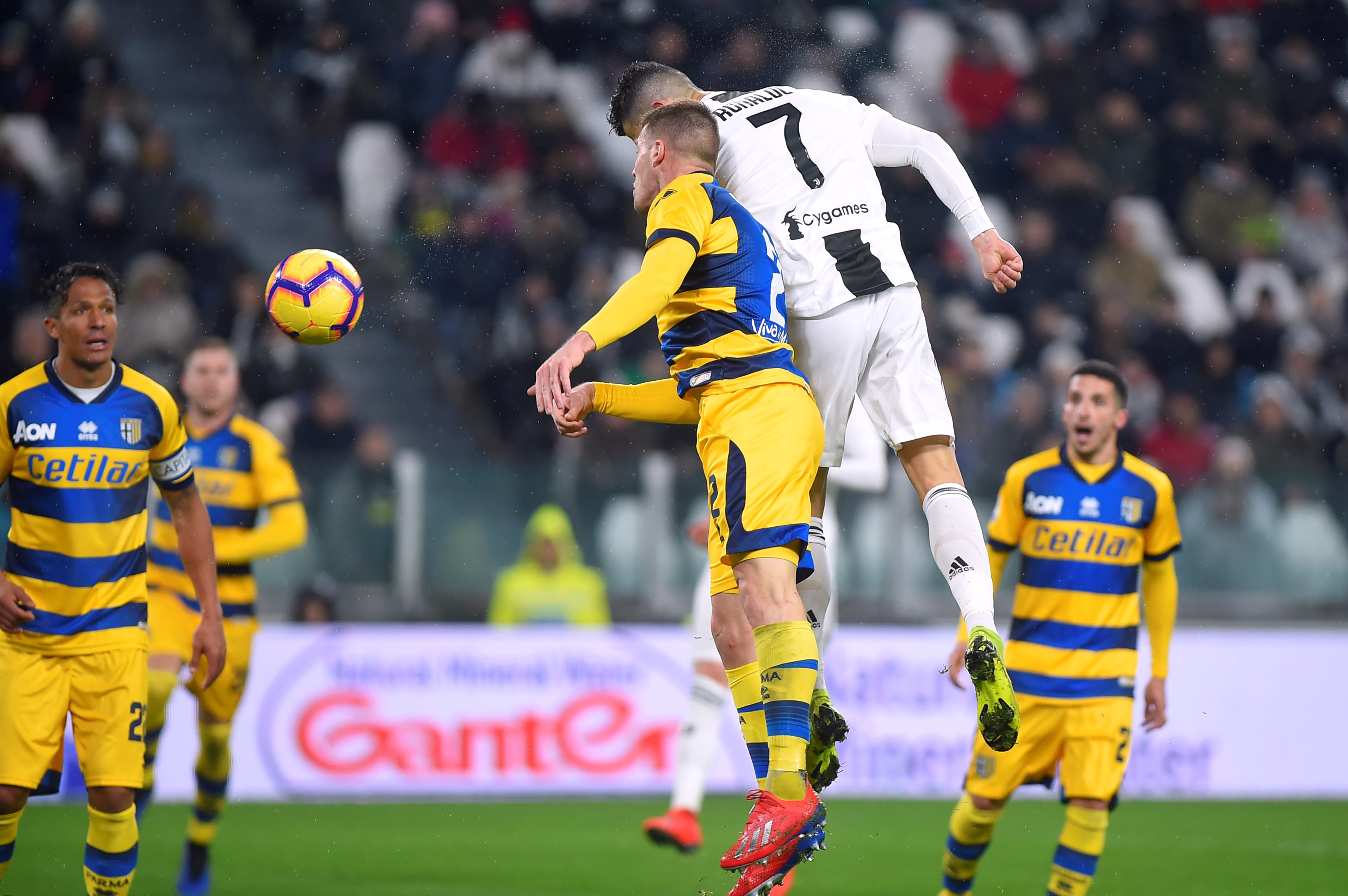 Parma ia mohon fitoren Juventusit, shkëlqen Ronaldo