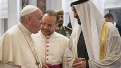Papa Françesku nis vizitë historike në Emiratet e Bashkuara Arabe