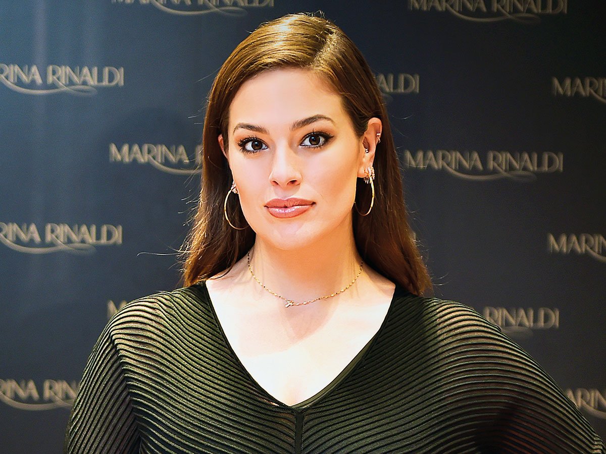 Ashley Graham përkrah Bebe Rexhën në sulmin ndaj stilistëve të veshjeve