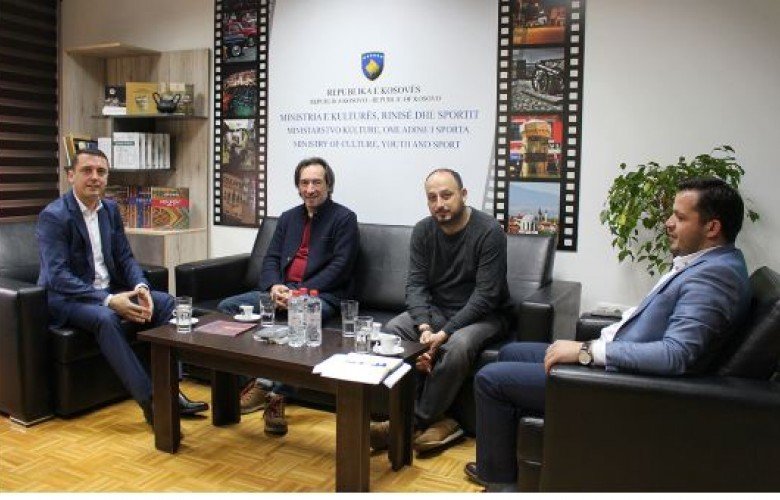 Pritje  në zyrat e MRKRS-së në Prizren për ekipin e filmit "Në mes", pjesë e ‘Berlinales’