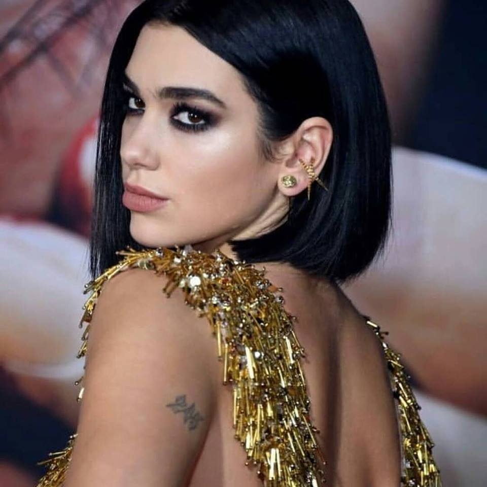 Dua Lipa shkëlqen në premierën e filmit “Alita: Battle Angel”