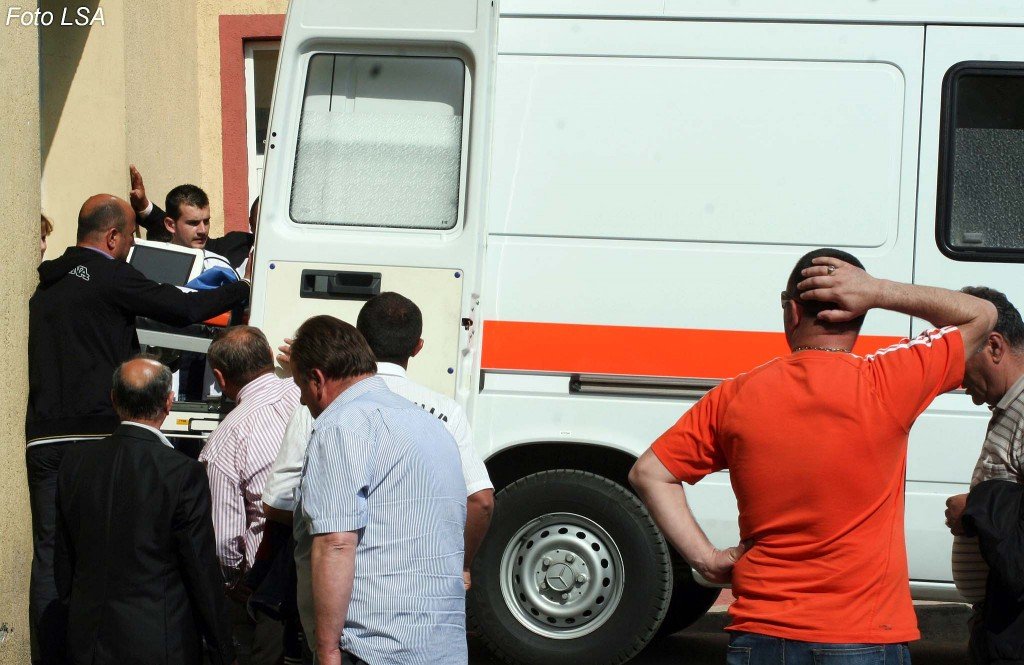 Shijak, një i moshuar i jep fund jetës duke u djegur me benzinë